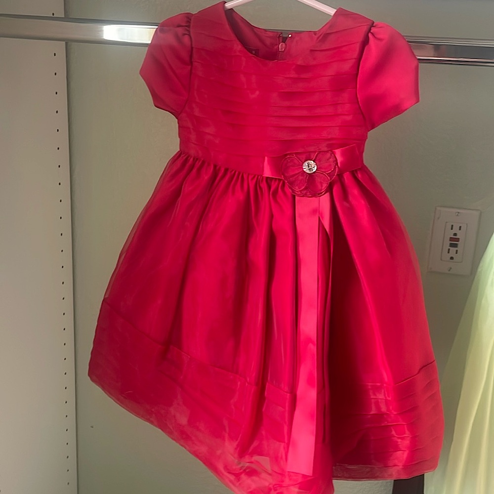 NWOT Beautiful red formal dress size 2T COMFORTABLE
